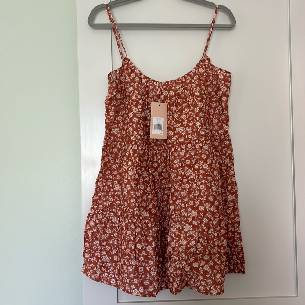 Brand new with tags attached. Eberjey garden dress in rust w/white flowers. Med.
